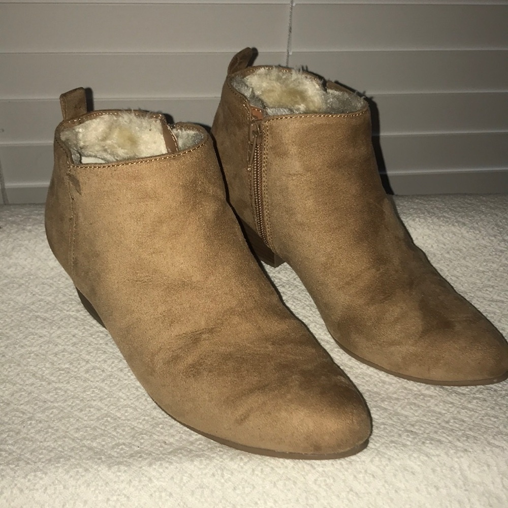 Sz 7 old navy tan with fur booties, worn once.